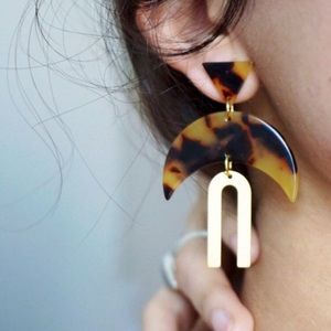 AMIGA // Tortoiseshell Acrylic Acetate Earrings